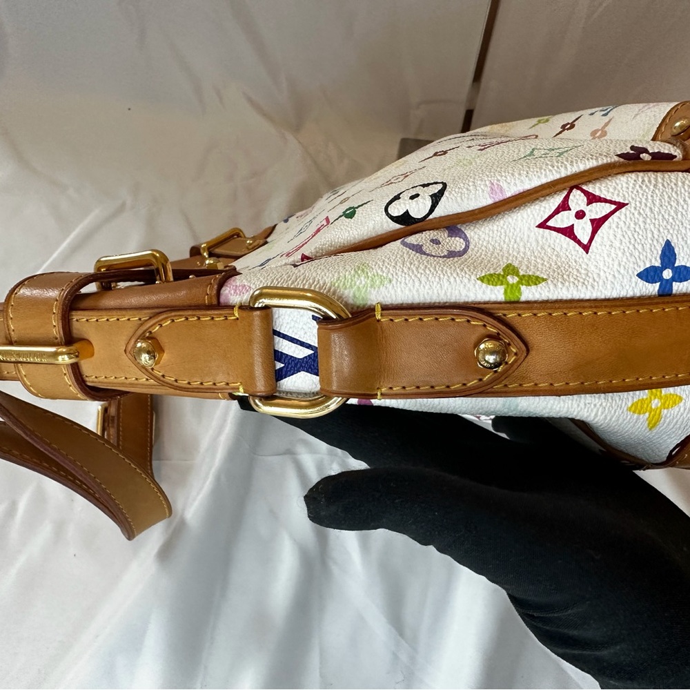 Louis Vuitton handbag - Picture 9 of 11